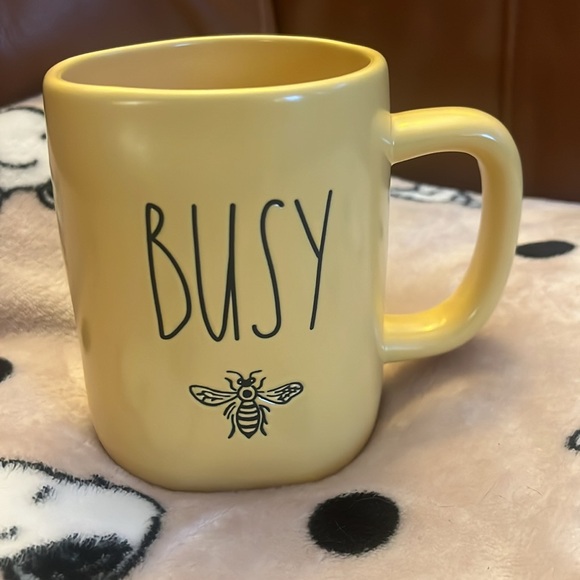 RAE DUNN BUSY ๐ (BEE) LIGHT YELLOW MUG NWT - Picture 4 of 4